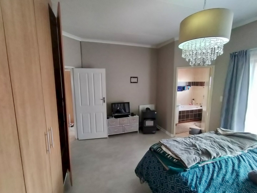 3 Bedroom Property for Sale in Langenhovenpark Free State